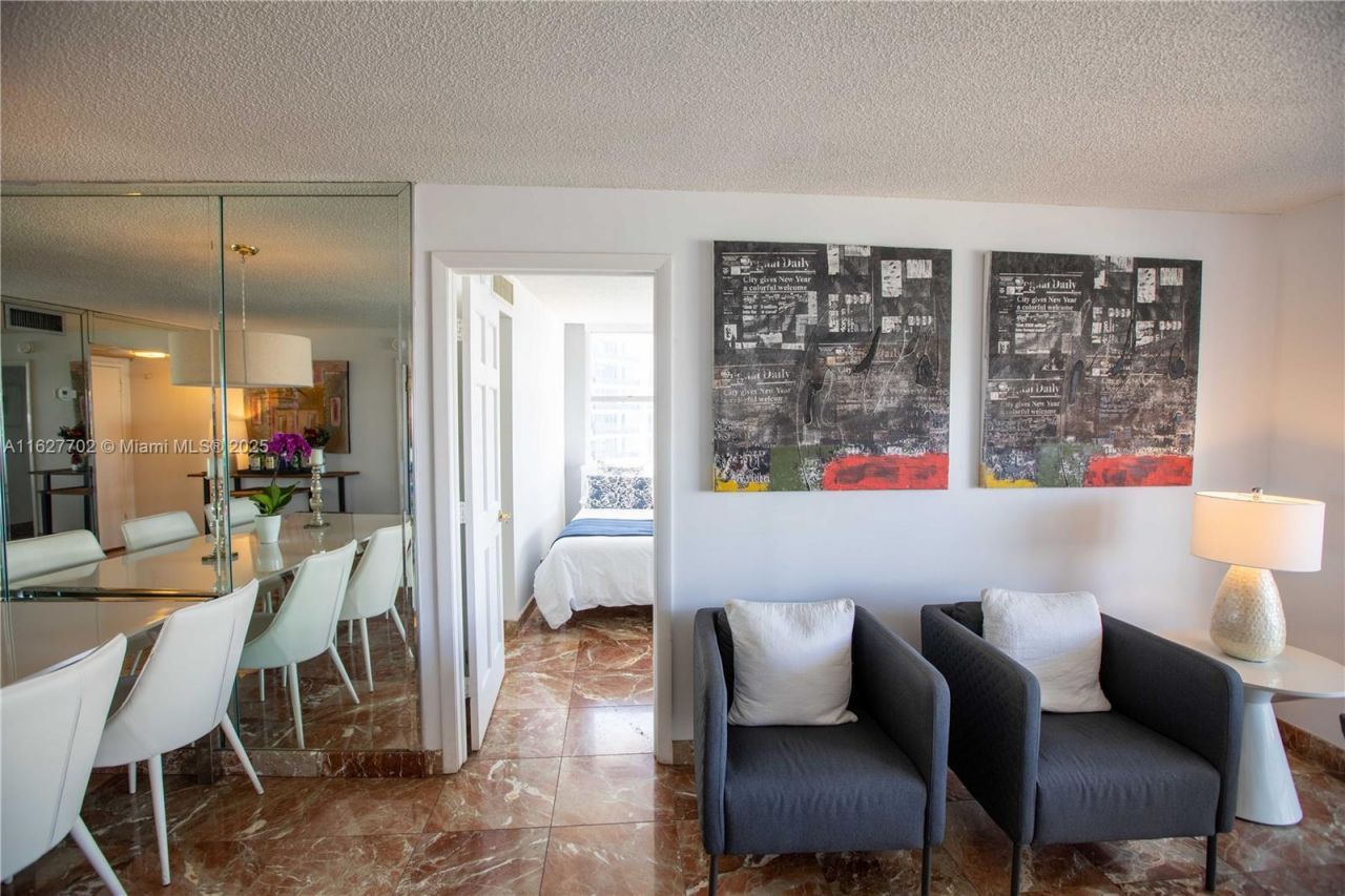 6039 Collins Ave, Unit 1728, Miami Beach, FL 33140 Photo