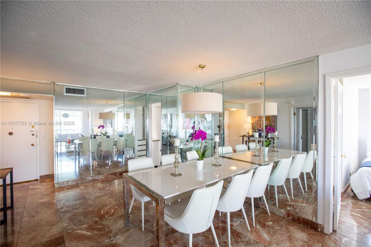 6039 Collins Ave, Unit 1728, Miami Beach, FL 33140 Photo