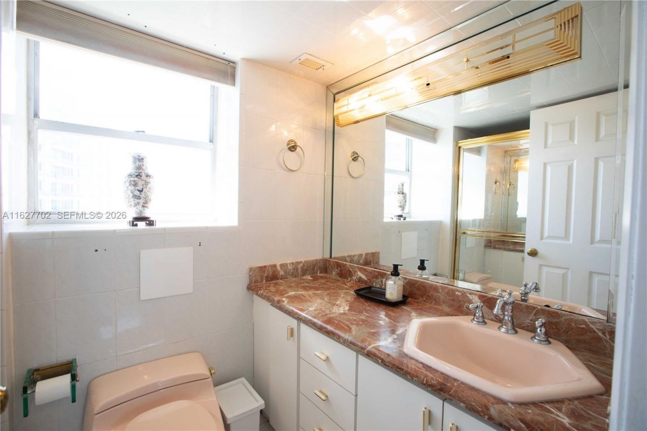 6039 Collins Ave, Unit 1728, Miami Beach, FL 33140 Photo