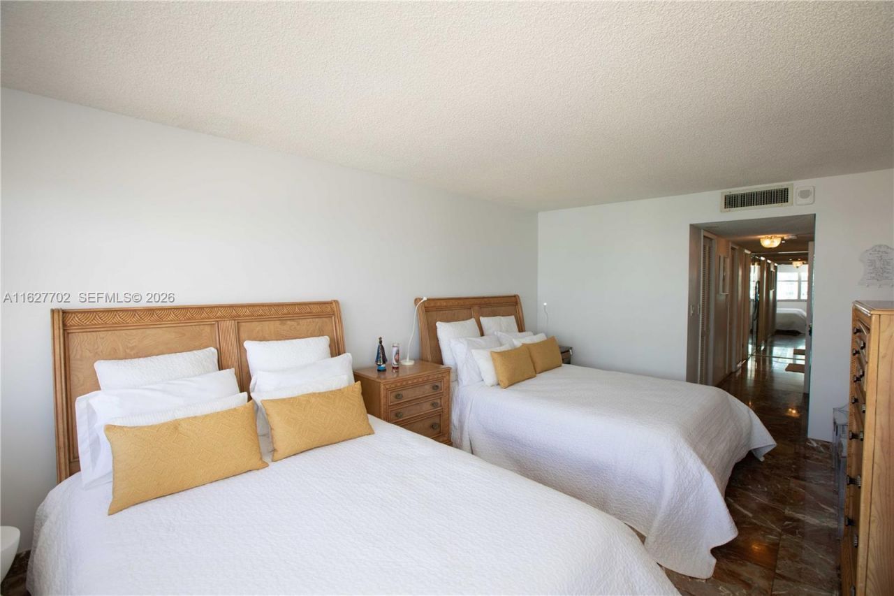 6039 Collins Ave, Unit 1728, Miami Beach, FL 33140 Photo