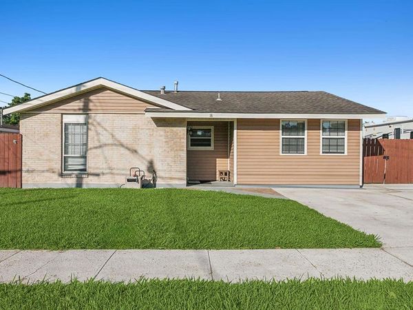 16 Halle Place, Westwego, LA 70094