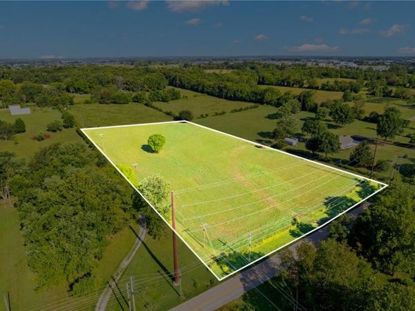 S Rainbow Road, Rogers, AR 72758