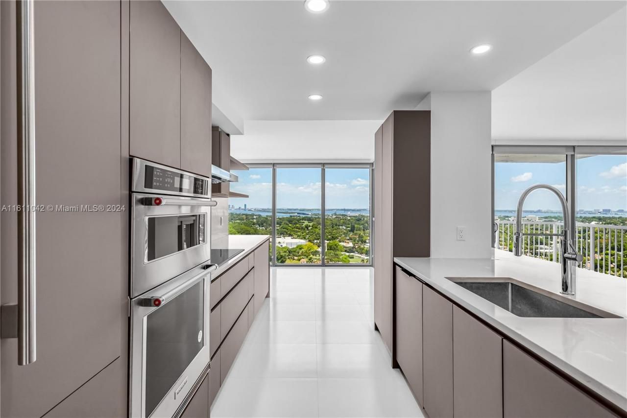 2655 Collins Ave, Unit 2302, Miami Beach, FL 33140 Photo