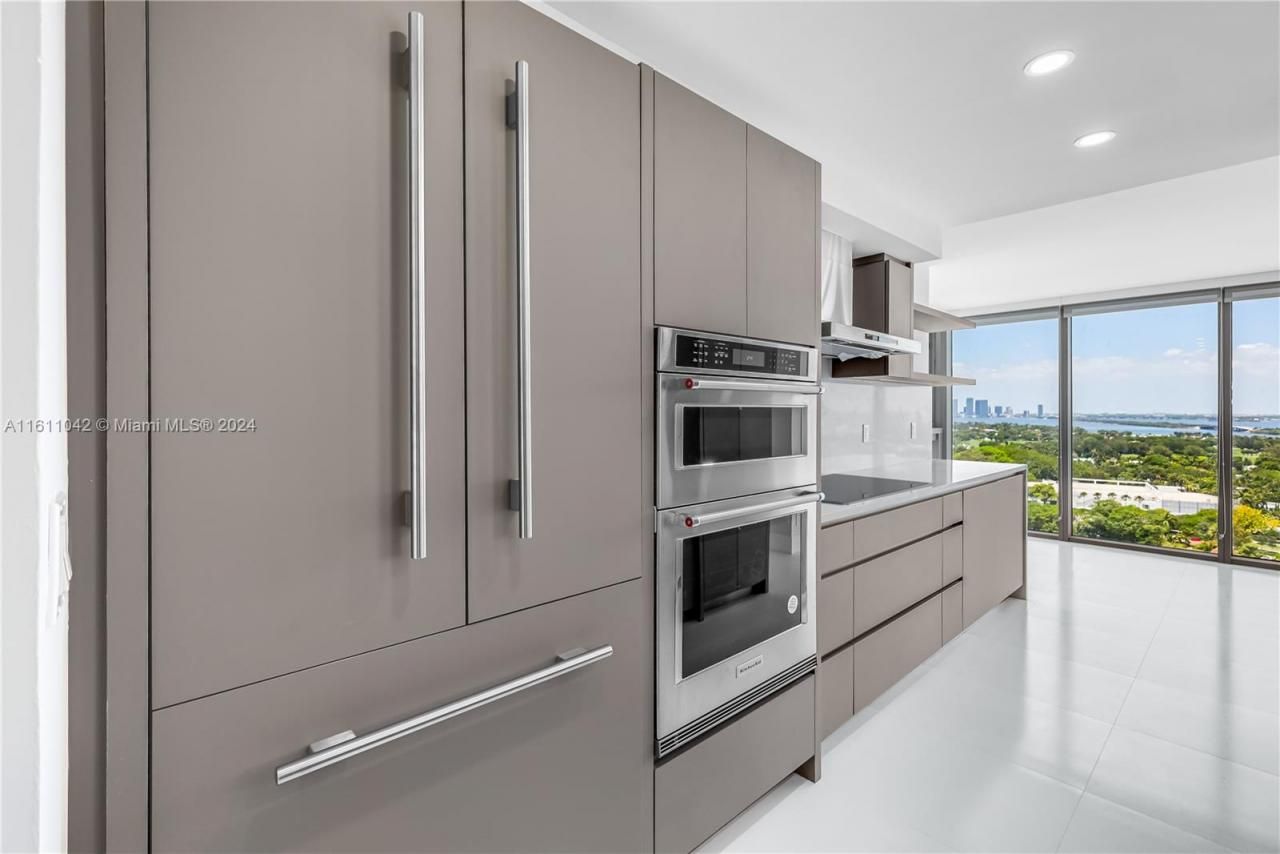 2655 Collins Ave, Unit 2302, Miami Beach, FL 33140 Photo