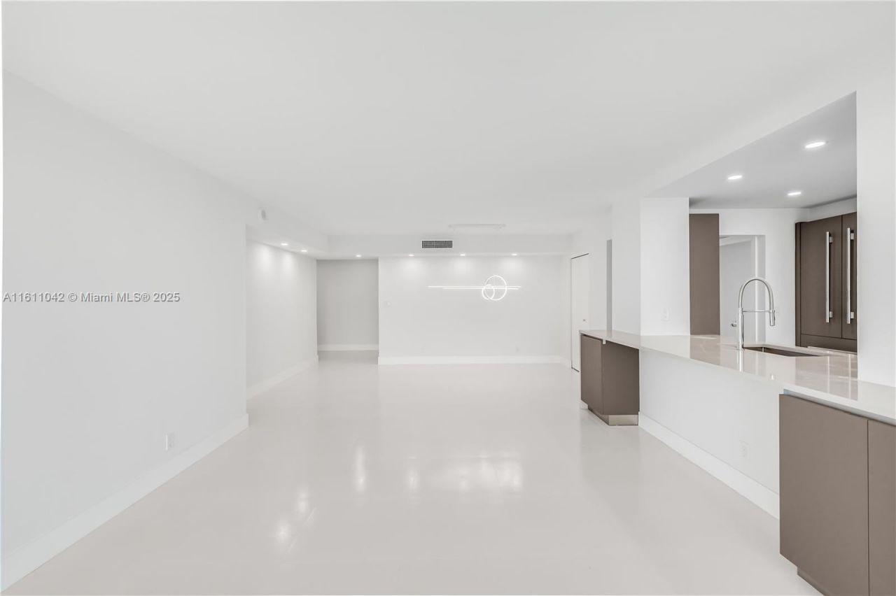 2655 Collins Ave, Unit 2302, Miami Beach, FL 33140 Photo