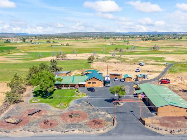 3068 SW Reif Road, Powell Butte, OR 97753