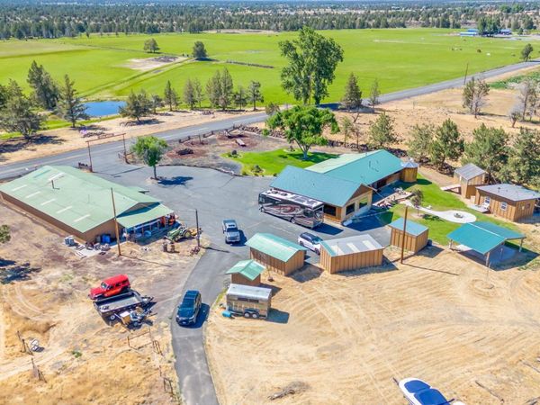 3068 SW Reif Road, Powell Butte, OR 97753