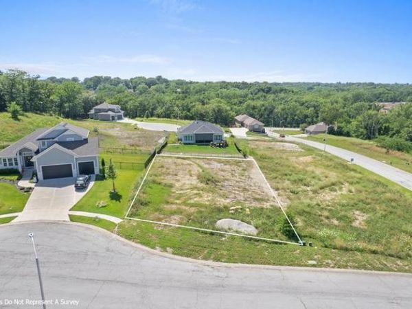 12204 Grand Avenue, Kansas City, MO 64146