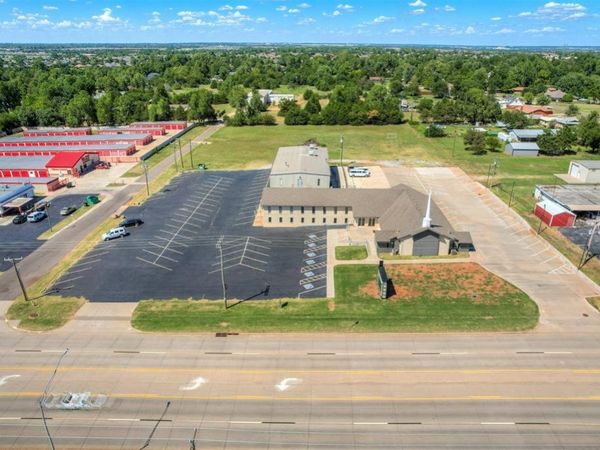 601 E State Highway 152 Highway, Mustang, OK 73064