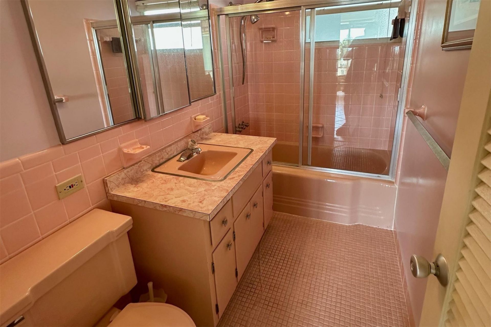 2840 N Ocean Boulevard, Unit 403, Fort Lauderdale, FL 33308 Photo