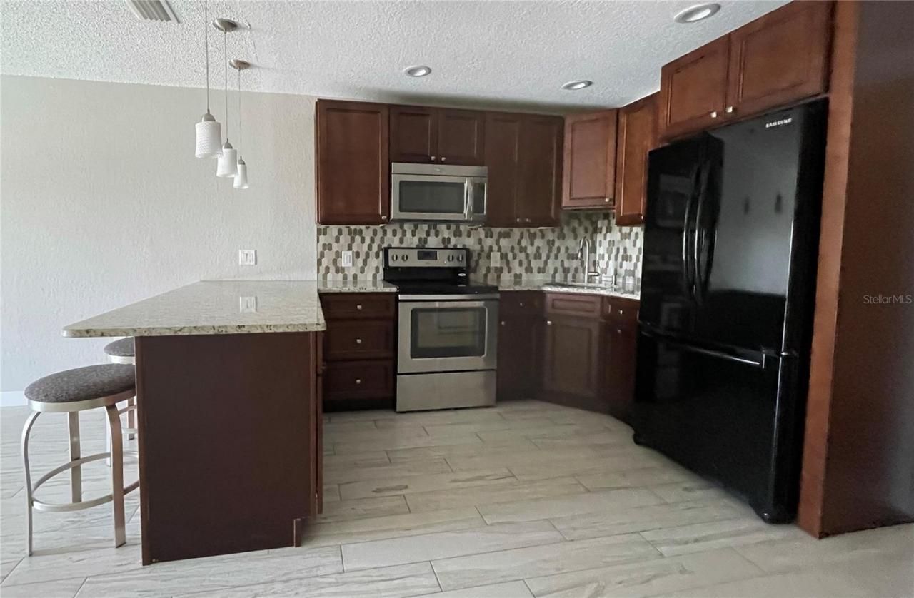 1860 Massachusetts Avenue Ne, Unit 214, Saint Petersburg, FL 33703 Main Photo