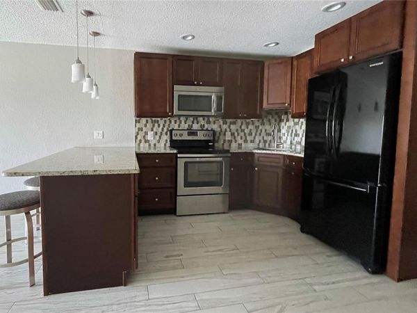 1860 MASSACHUSETTS AVENUE NE, Unit 214, ST PETERSBURG, FL 33703