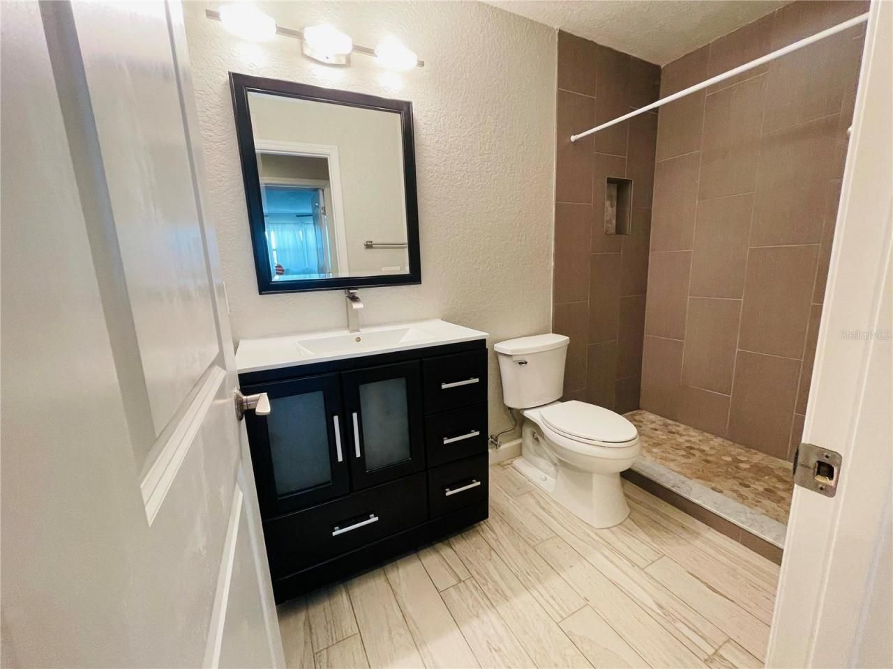 1860 Massachusetts Avenue Ne, Unit 214, Saint Petersburg, FL 33703 Photo