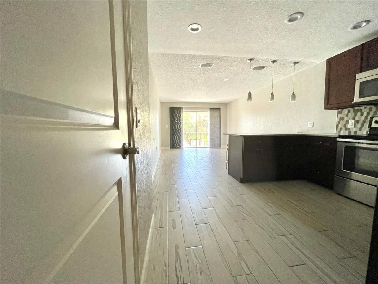 1860 Massachusetts Avenue Ne, Unit 214, Saint Petersburg, FL 33703 Photo