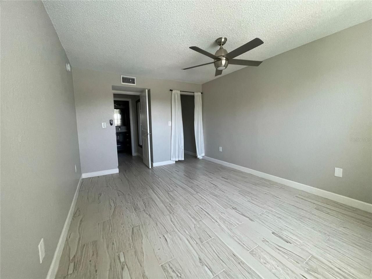 1860 Massachusetts Avenue Ne, Unit 214, Saint Petersburg, FL 33703 Photo