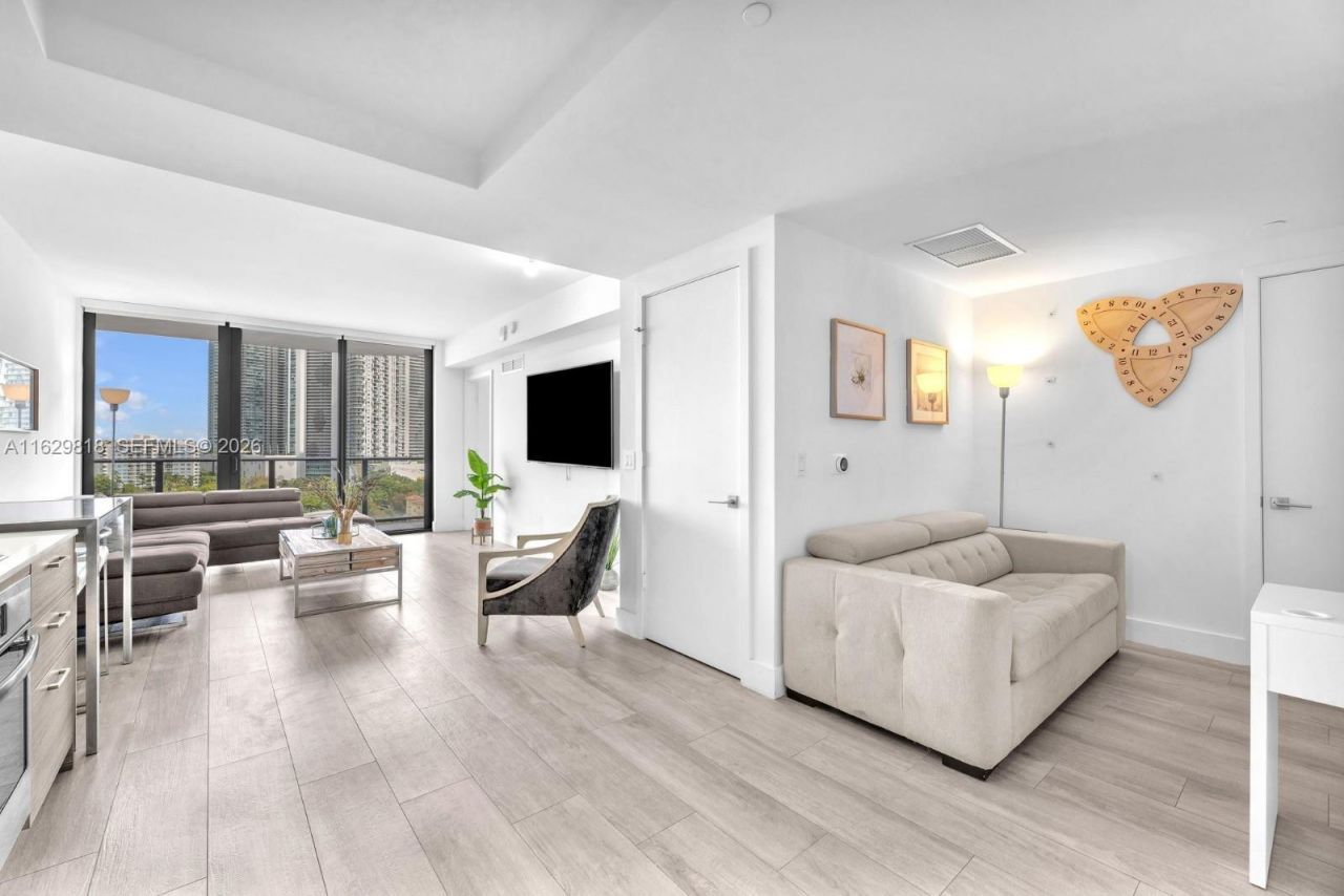 121 NE 34th St, Unit 905, Miami, FL 33137 Photo