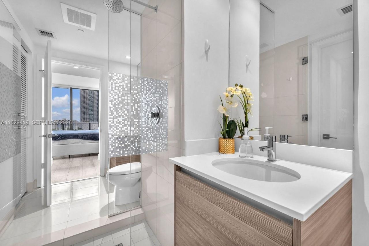 121 NE 34th St, Unit 905, Miami, FL 33137 Photo