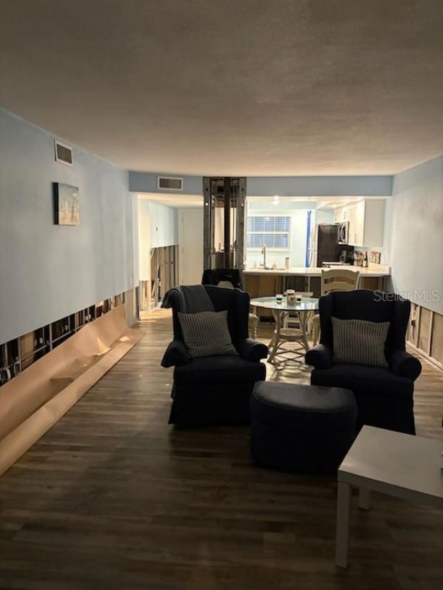 403 Gulf Way, Unit 302, Saint Pete Beach, FL 33706 Photo