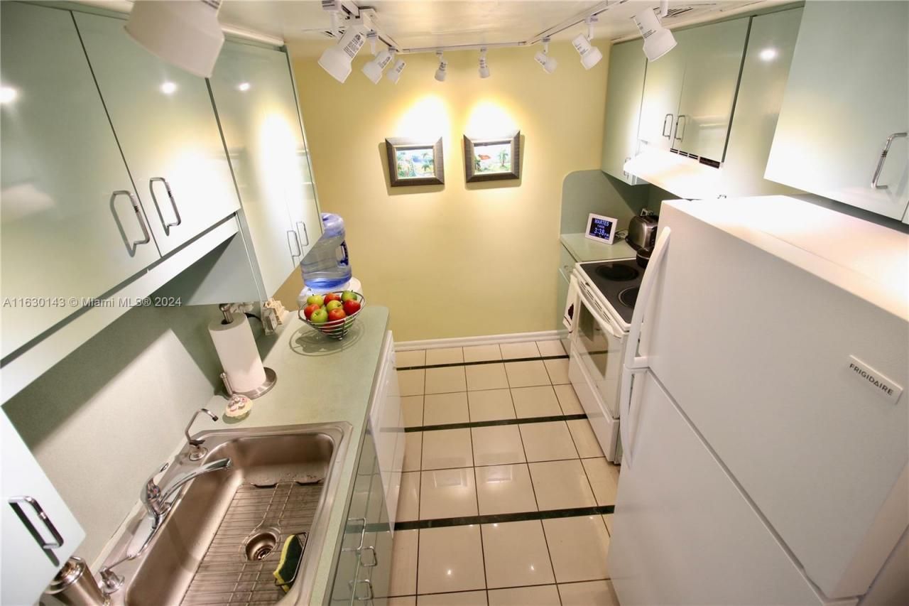 900 Bay Dr, Unit 319, Miami Beach, FL 33141 Photo