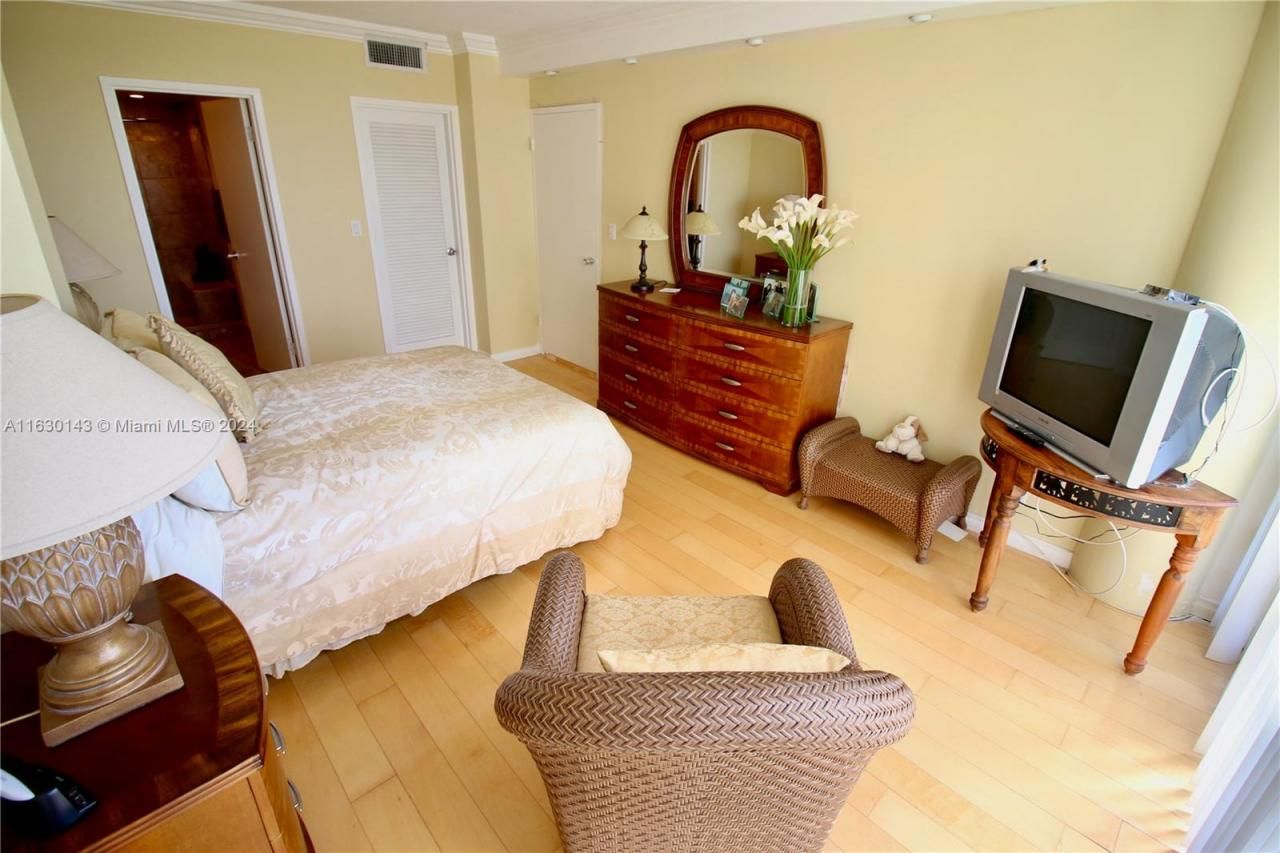 900 Bay Dr, Unit 319, Miami Beach, FL 33141 Photo