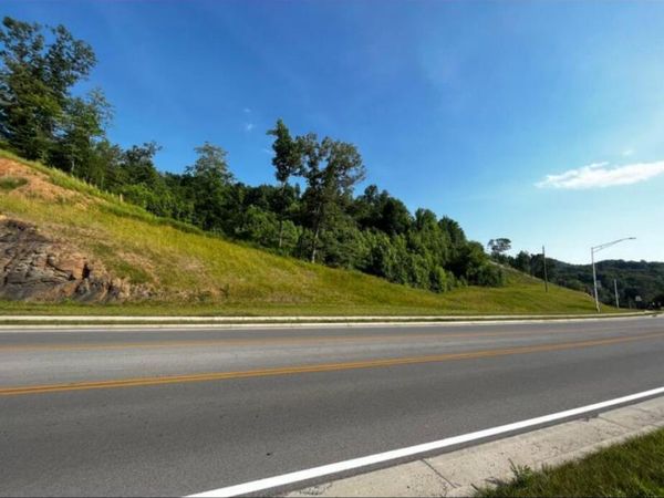 9999 Memorial Drive, Manchester, KY 40962