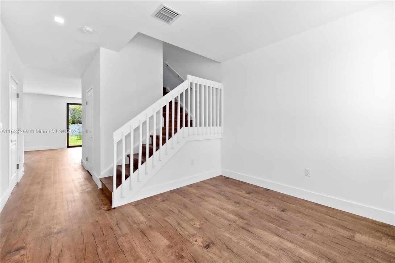 848 SW 1st St, Florida City, FL 33034 Photo