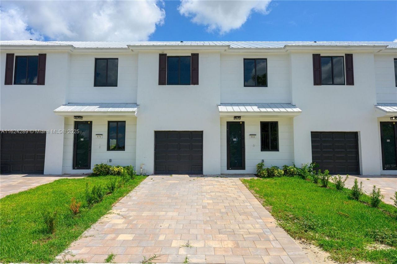 848 SW 1st St, Florida City, FL 33034 Photo