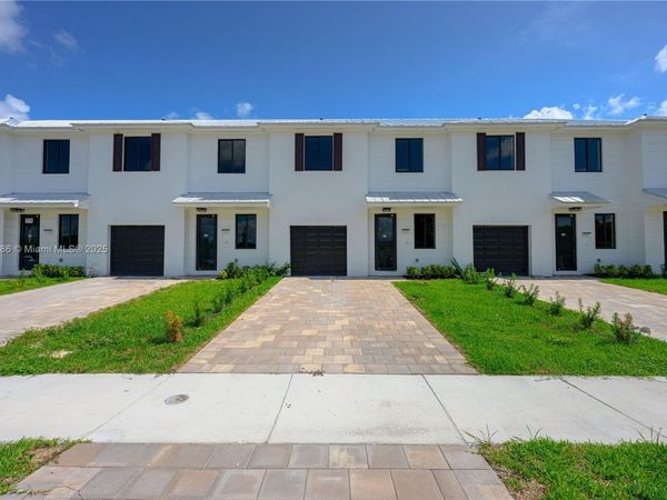 854 SW 1st St, Florida City, FL 33034