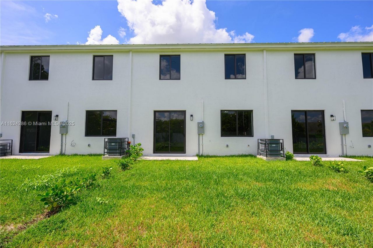 854 SW 1st St, Florida City, FL 33034 Photo