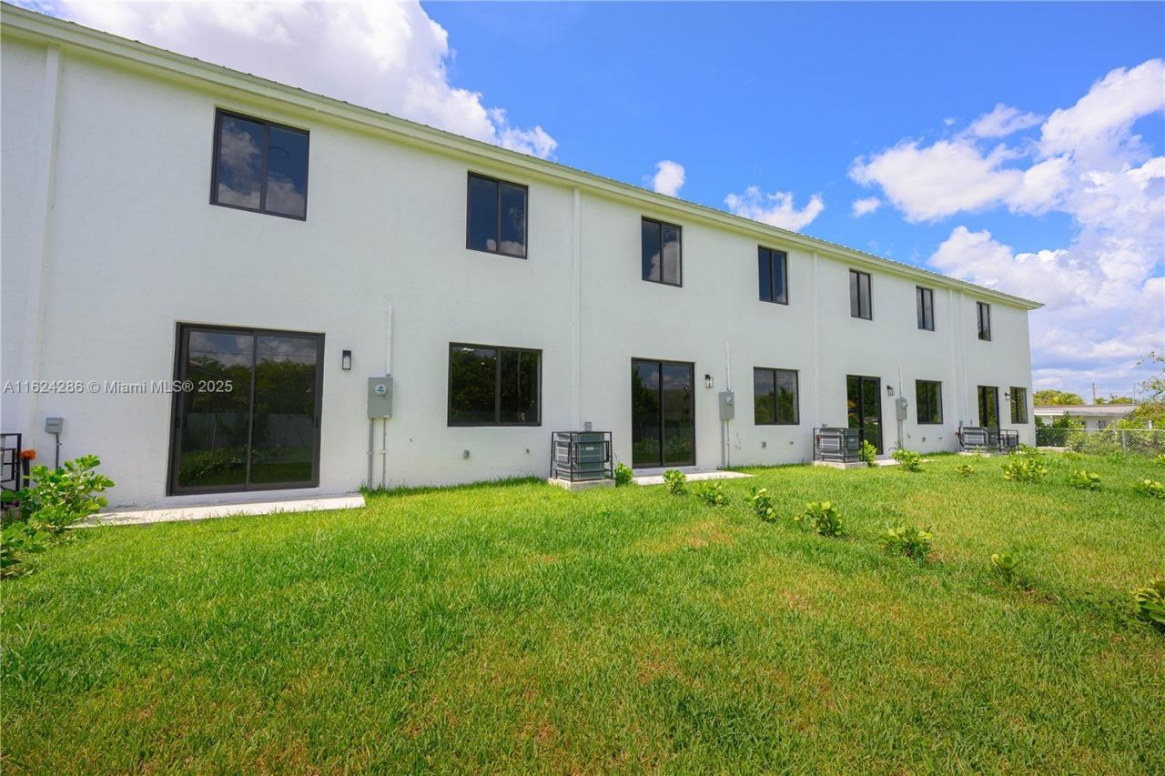 854 SW 1st St, Florida City, FL 33034 Photo