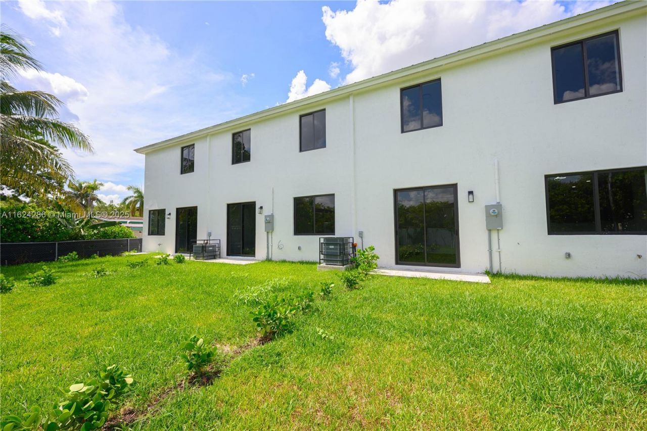 854 SW 1st St, Florida City, FL 33034 Photo