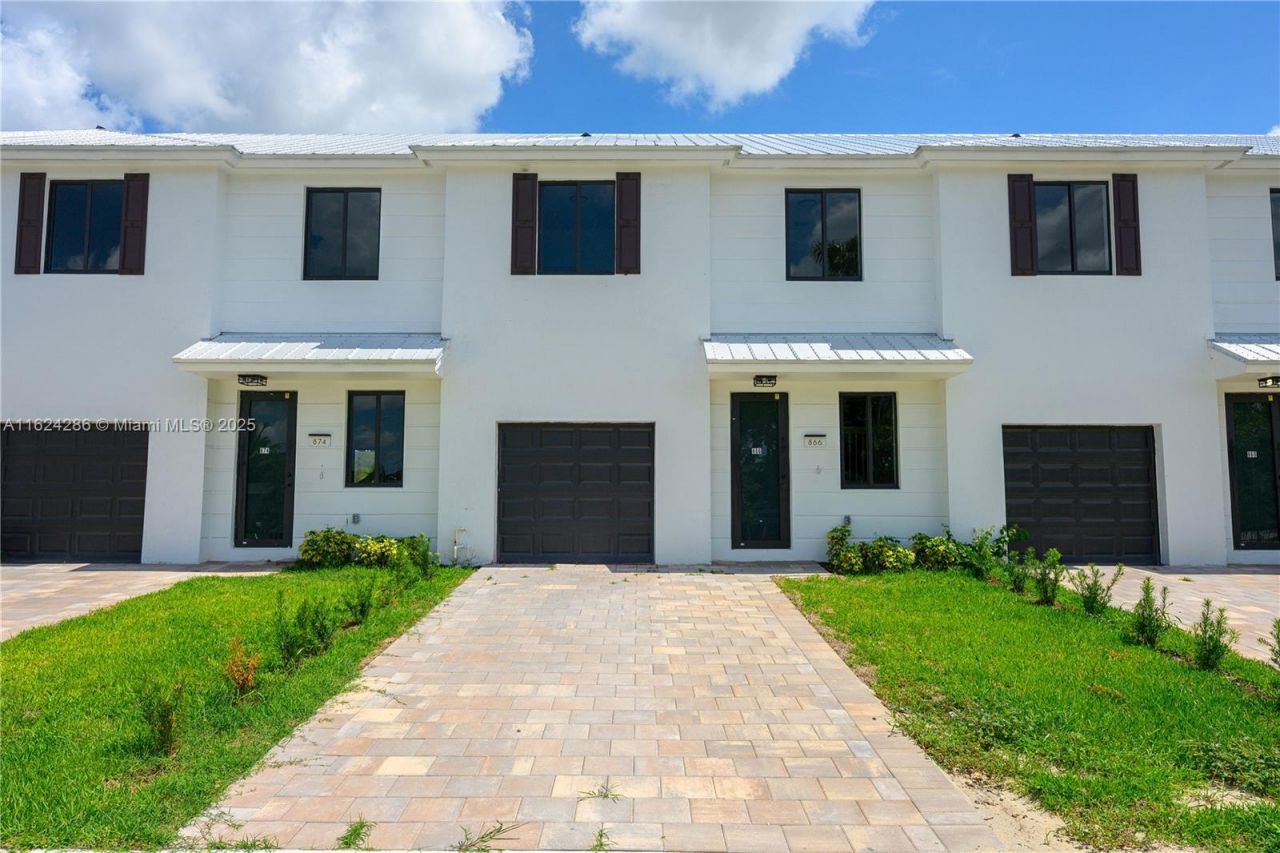 854 SW 1st St, Florida City, FL 33034 Photo