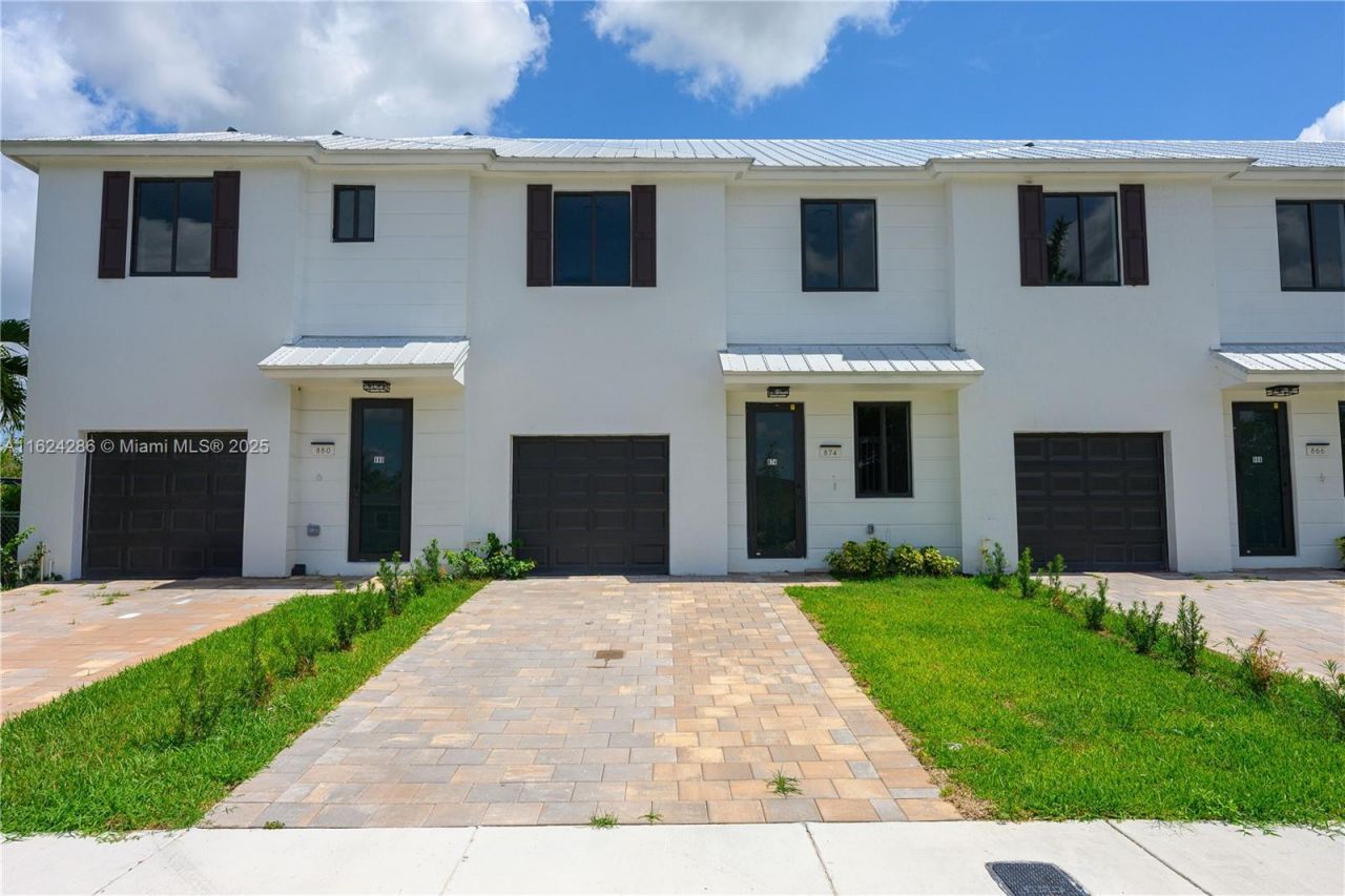 854 SW 1st St, Florida City, FL 33034 Photo