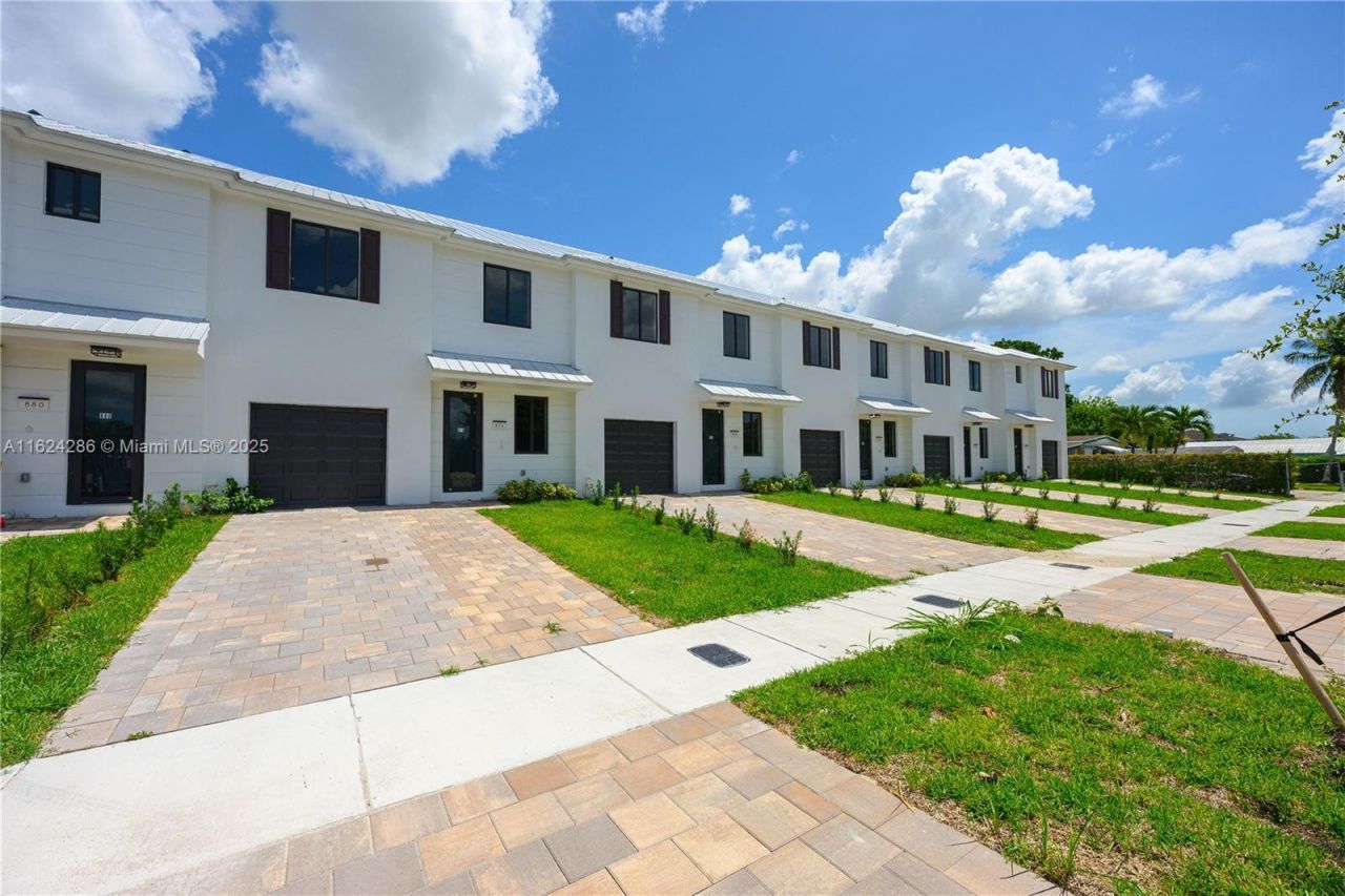 854 SW 1st St, Florida City, FL 33034 Photo