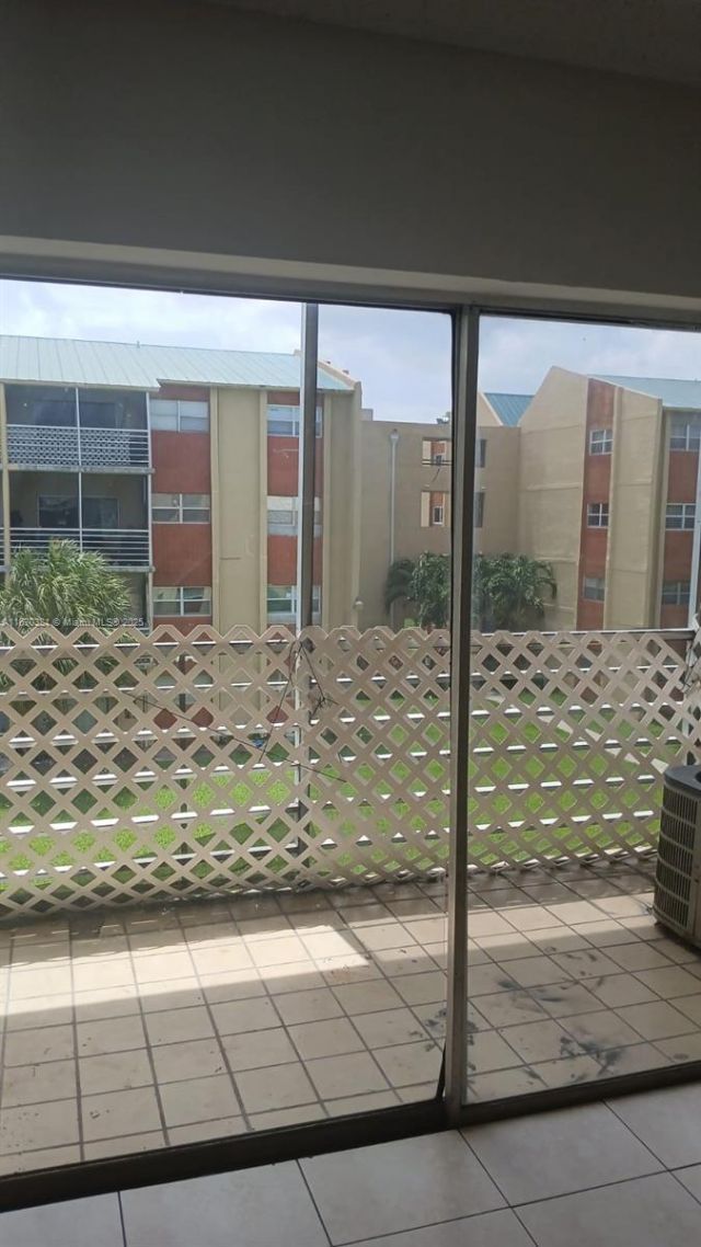 3610 NW 21st St, Unit 313, Lauderdale Lakes, FL 33311 Photo