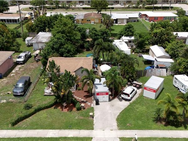 2105 Carrell RD, FORT MYERS, FL 33901