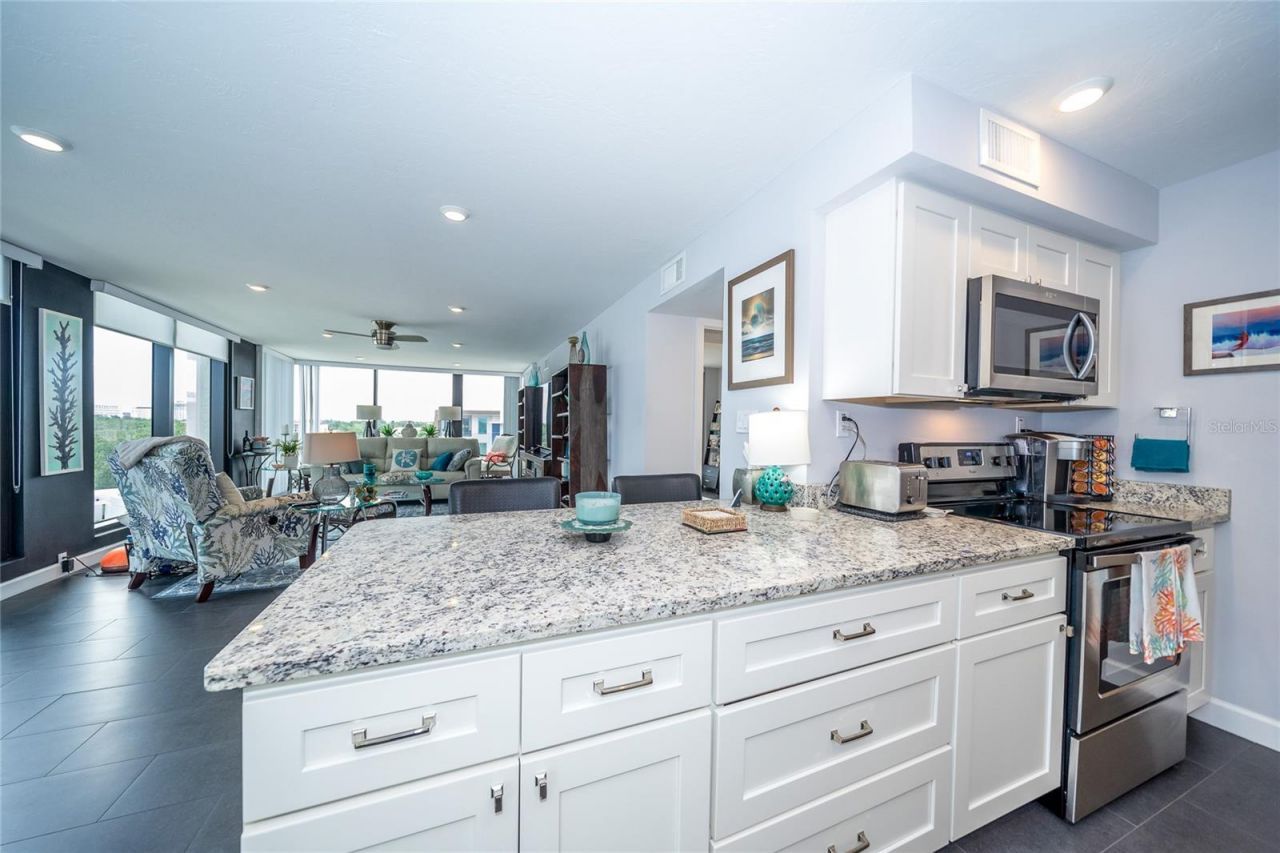 707 S Gulfstream Avenue, Unit 602, Sarasota, FL 34236 Photo