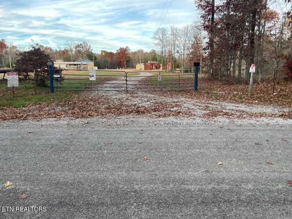 240 Perkins Tr, Deer Lodge, TN 37726