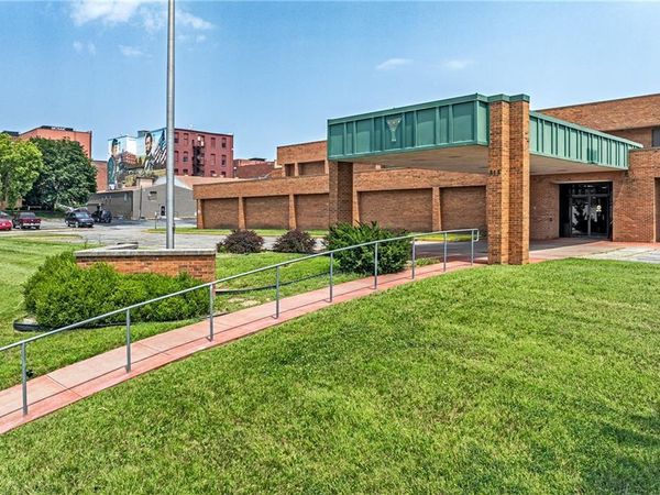 315 S 6th Street, St Joseph, MO 64501