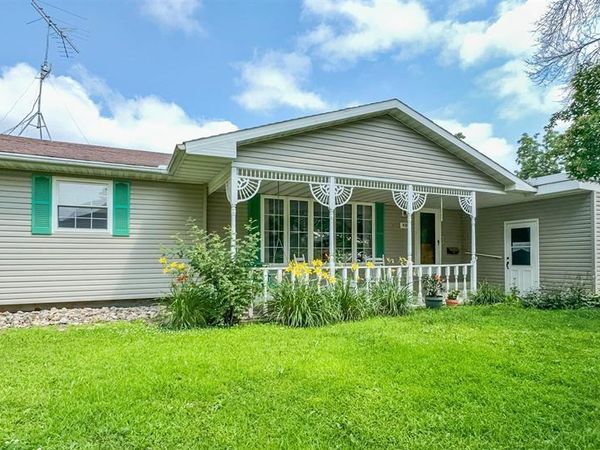 410 10th Street SE, Hampton, IA 50441