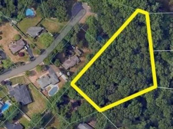 828 Pascack Road, PARAMUS, NJ 07652