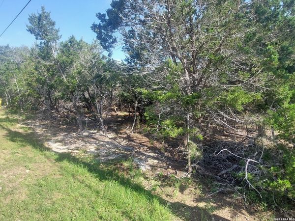 621 GLEN OAKS DR, Canyon Lake, TX 78133