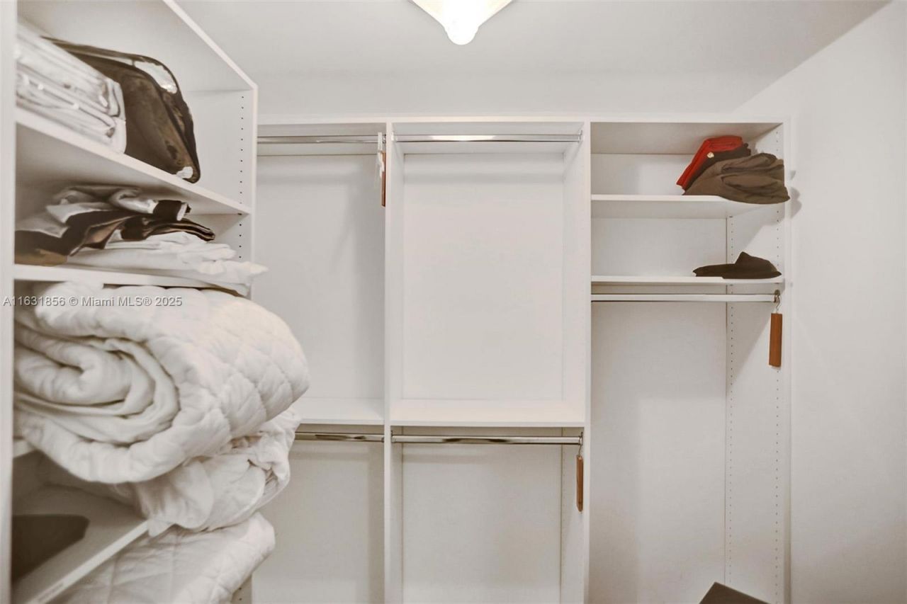 21050 Point Pl, Unit 403, Aventura, FL 33180 Photo