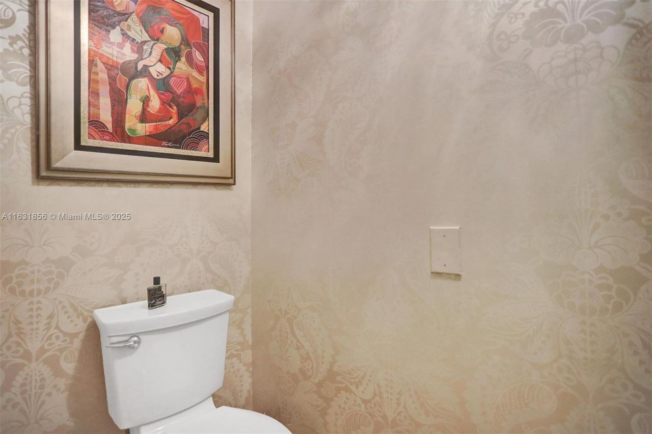 21050 Point Pl, Unit 403, Aventura, FL 33180 Photo