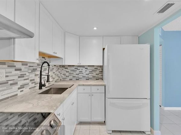 9121 Sunrise Lakes Boulevard, Unit 113, Sunrise, FL 33322