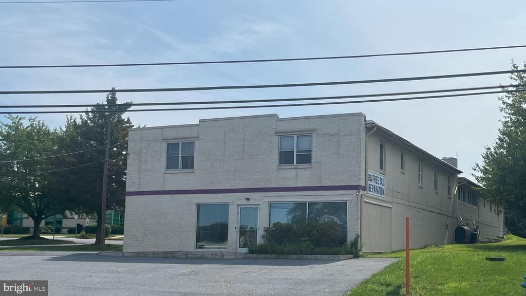 560 S READING ROAD, EPHRATA, PA 17522