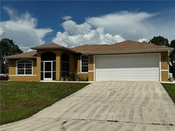 814 Jefferson AVE, LEHIGH ACRES, FL 33936