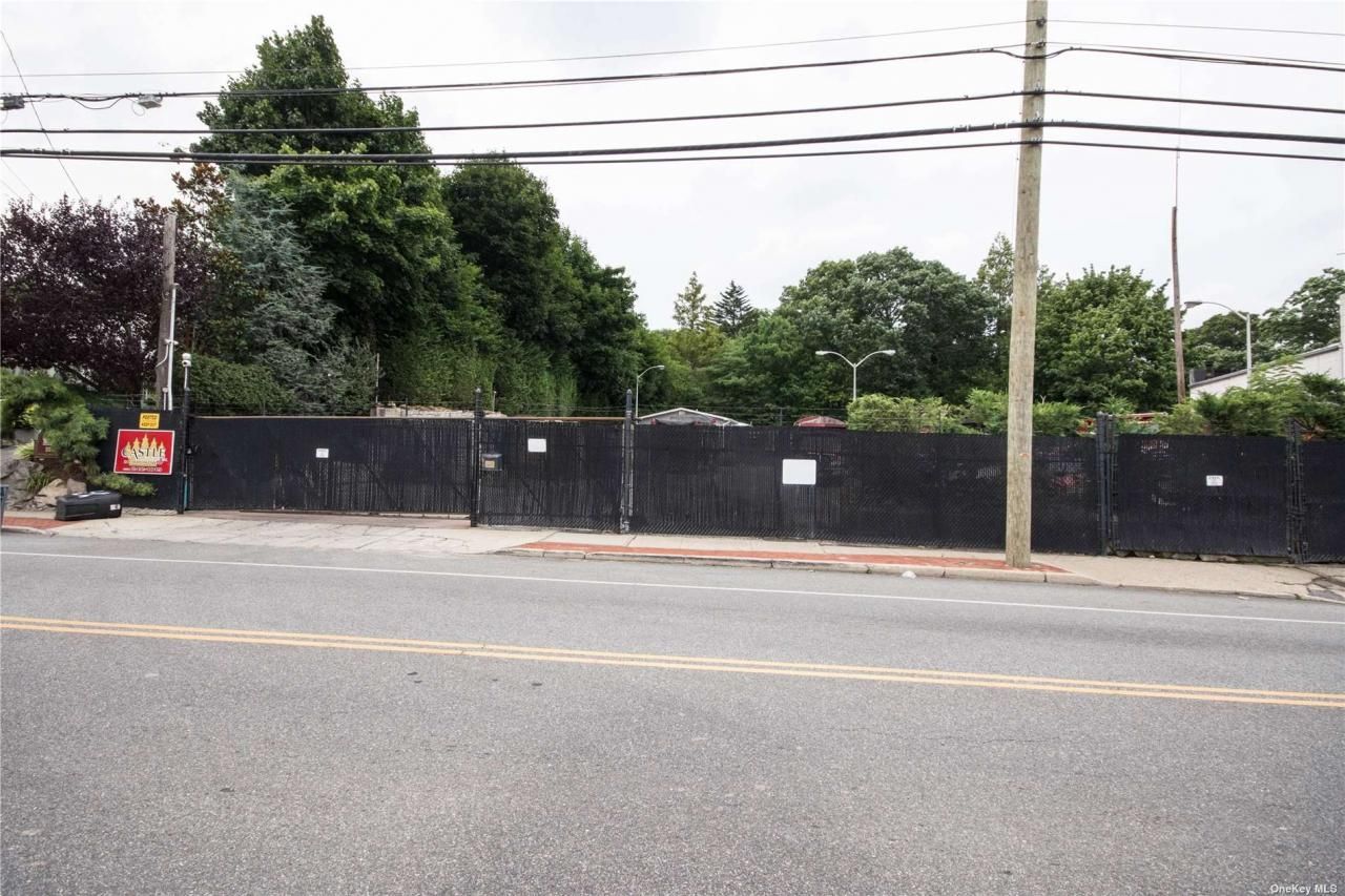 217 Broadway, Huntington Station, NY 11746 Main Photo