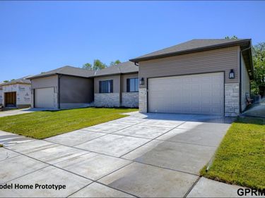 9447 Linwood Place, Lincoln, NE 68505