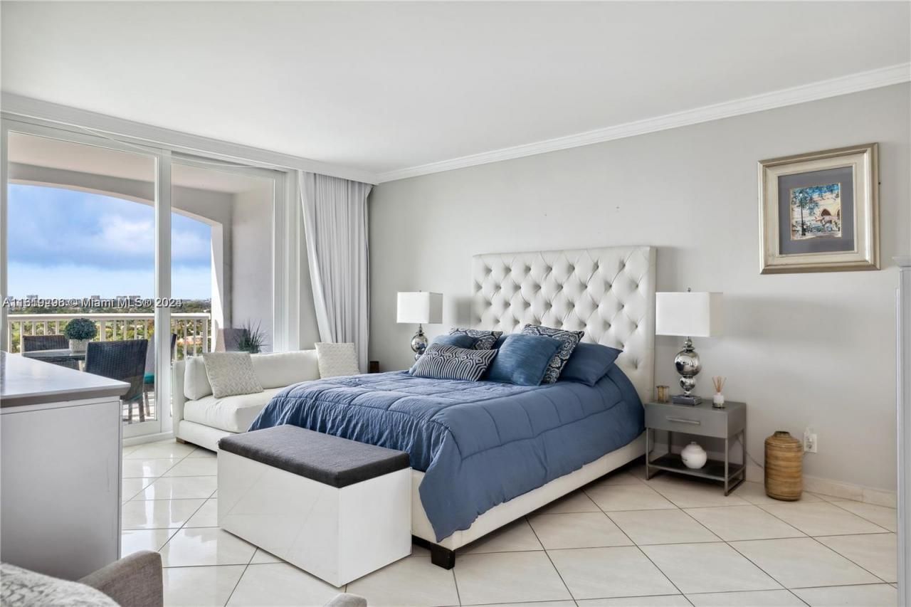 5401 Collins Ave, Unit 1123, Miami Beach, FL 33140 Photo